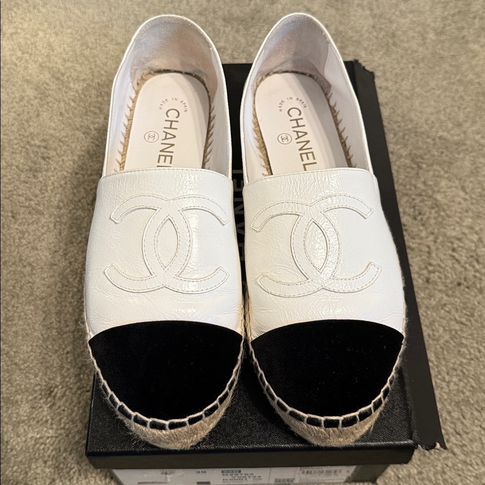 CHANEL Women's Espadrilles Shiny Lambskin & Velvet White & Black